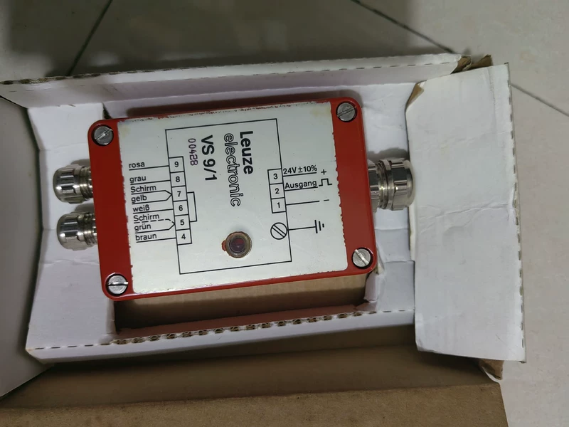 Leuze VS9/1 Contrast Sensor for Industrial Use