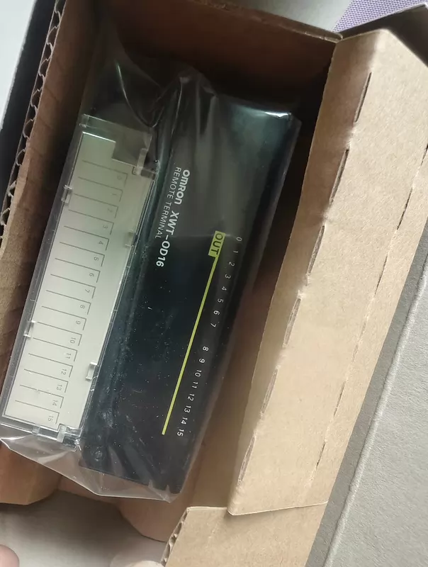 Omron XWT-OD16 Remote Terminal Module for Industrial I/O