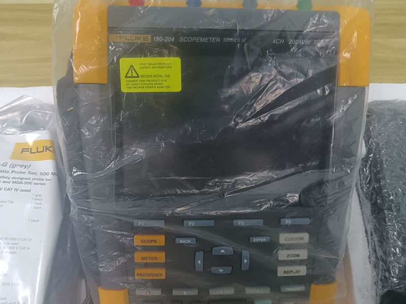 FLUKE 190-204 III Handheld Oscilloscope for Service