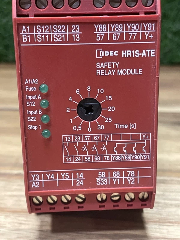 idec HR1S-ATE5110 Safety Relay for Machine Protection
