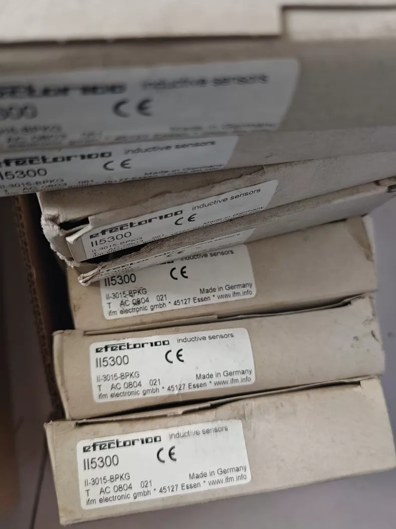 IFM II5300 II-3015-BPKG Magnetic Proximity Sensor
