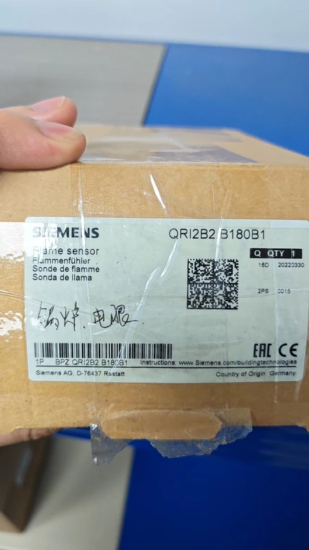 SIEMENS QRI2B2.B180B1 Flame Sensor for Industrial Burners