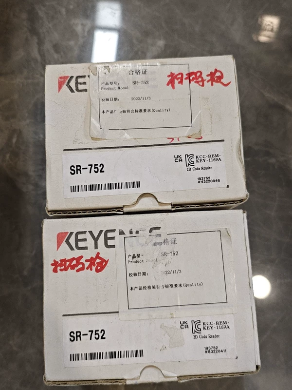 KEYENCE SR-752 2D Code Scanner Industrial Barcode Reader