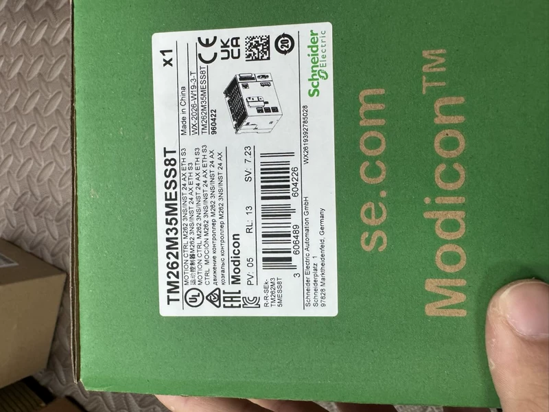 Schneider TM262M35MESS8T Motion Controller for Automation