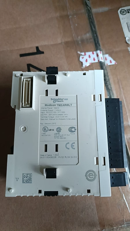 Schneider TM2ARI8LT Temperature Module for Industrial Control