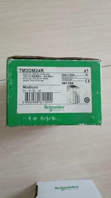 Schneider TM3DM24R Digital I/O Module for PLC Systems