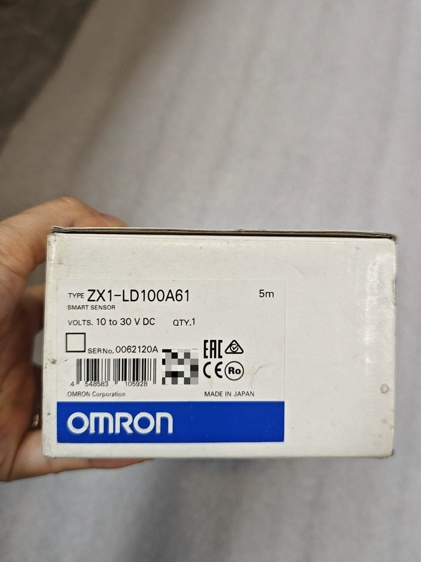 Omron ZX1-LD100A61 Laser Sensor for Industrial Automation