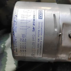 Liquid-Filled Pressure Gauge WIKA 233.52.100LT Damping