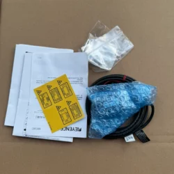 Keyence BL-1371 Barcode Reader for Industrial Automation